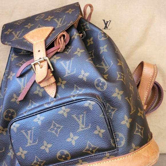 💎Authentic Louis Vuitton MM Montsouris Backpack - Picture 10 of 16
